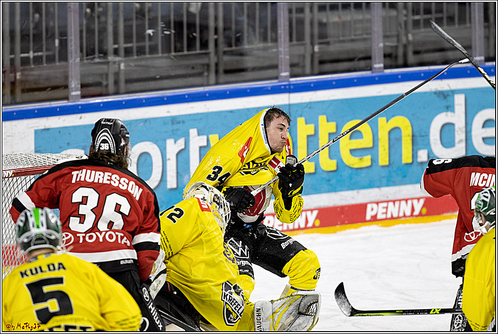 PENNY DEL;  Koelner Haie - Krefeld Pinguine; Koeln, 08.03.2022